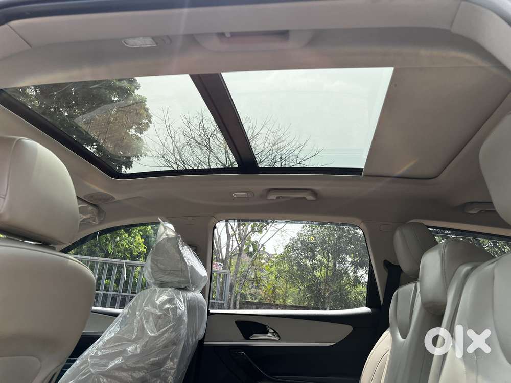 Mahindra Xuv700 2.2 Ax 7 Diesel At Luxury Pack Str, 2022, Diesel