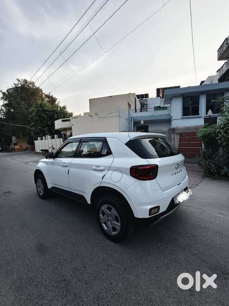 Hyundai Venue E, 2021, Petrol