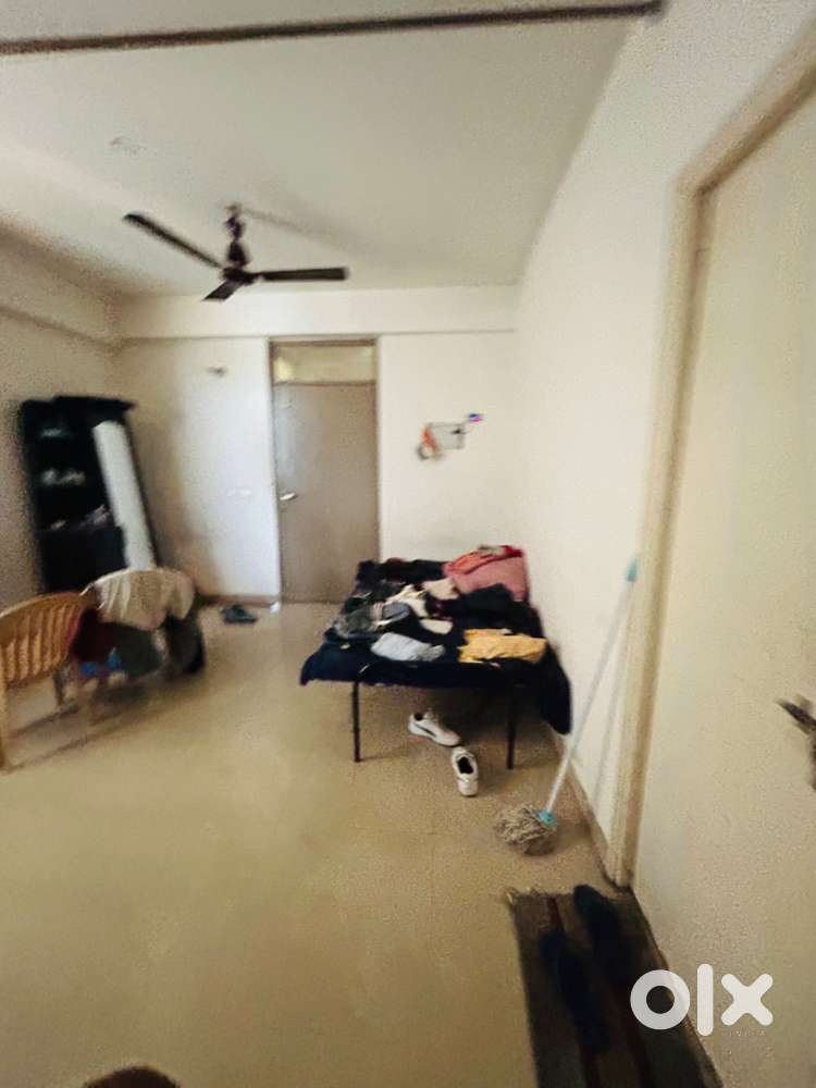 Flatmate in 1bhk sector 102 rof allayas