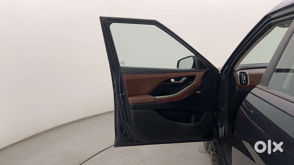 Hyundai Alcazar 2.0 Signature (o) Petrol At 6 Str, 2022, Petrol