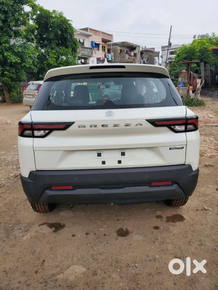 Maruti Suzuki Brezza 2023 Petrol 65000 Km Driven