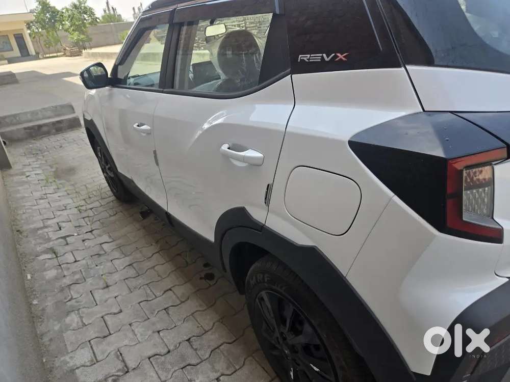 Mahindra Xuv 3xo 2025 Petrol 6000 Km Driven