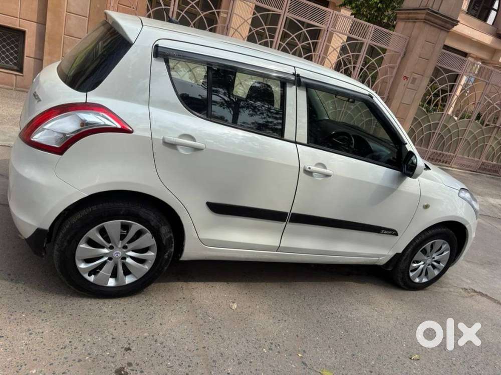 Maruti Suzuki Swift Lxi Optional-o, 2017, Petrol