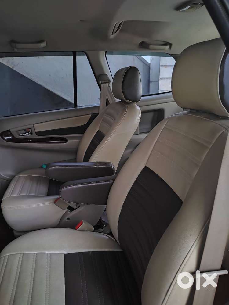 Toyota Innova 2.5v (top End)
