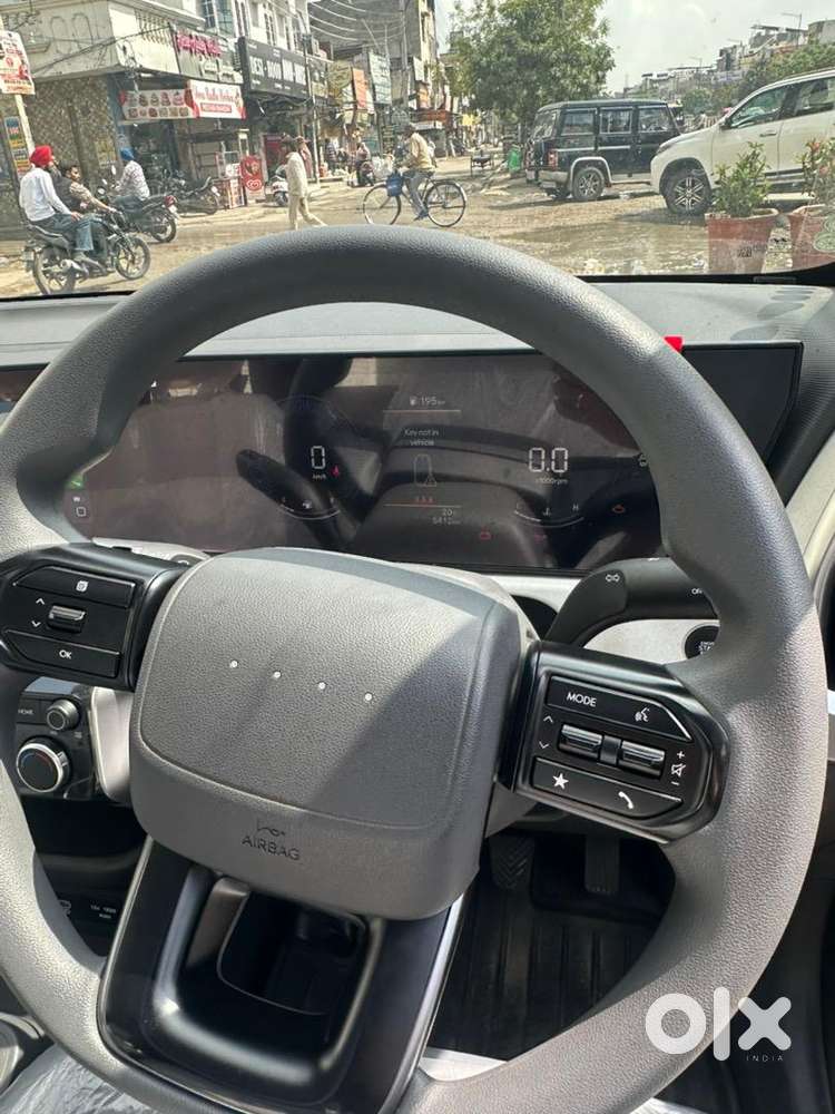 Hyundai New Venue 2025 Petrol Well Maintained