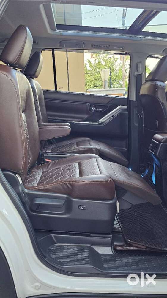 Toyota Innova Hycross 2.0 Zx (o) Hybrid 7 Str, 2025, Petrol