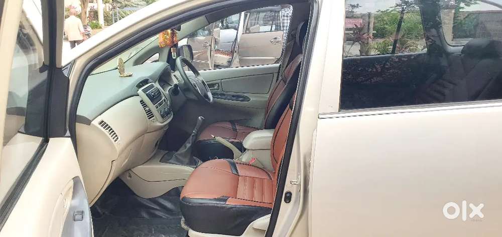 Innova 8 Seater
