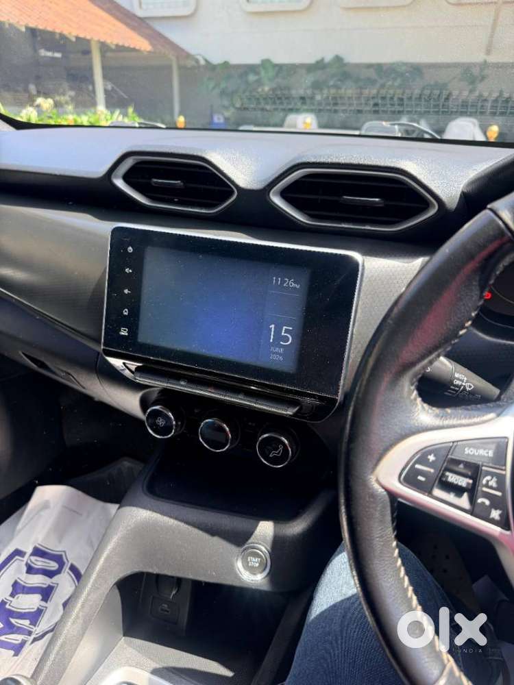 Nissan Magnite 1.0 Xv Premium, 2022, Petrol