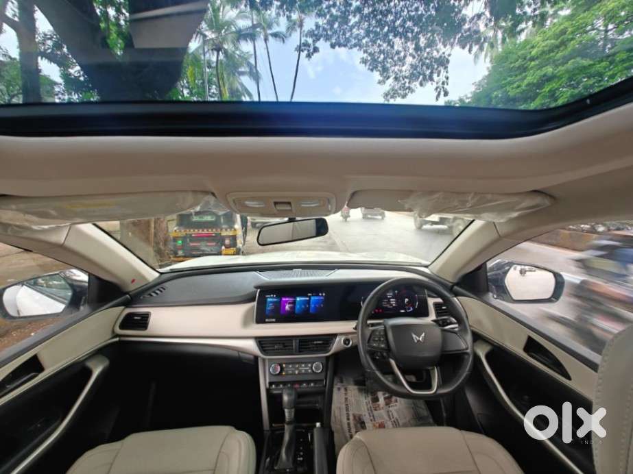 Mahindra Xuv700 2.2 Ax 5 Diesel At 7 Str, 2025, Diesel