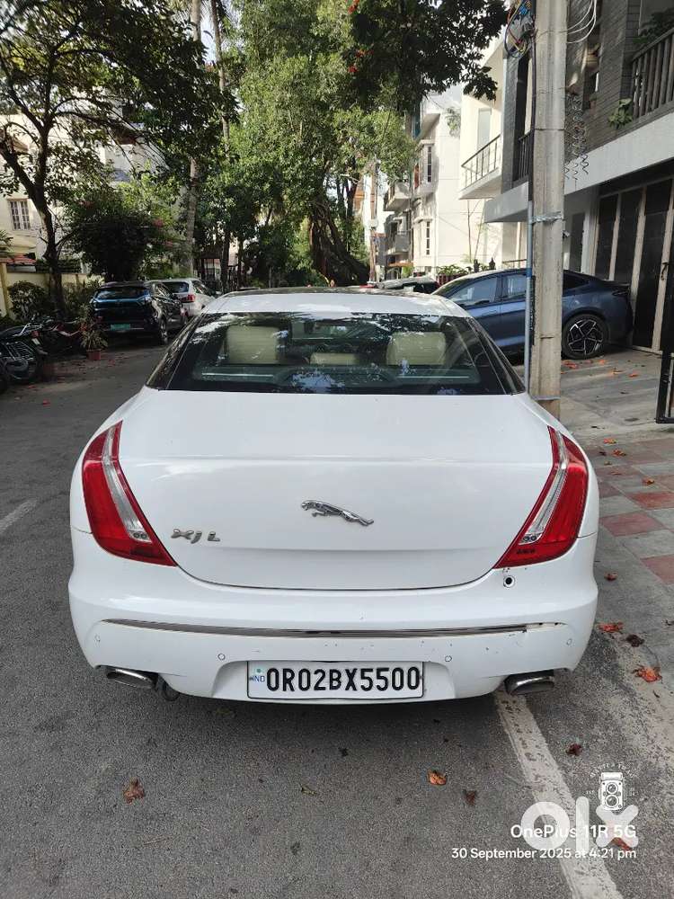 Jaguar Xj 2012 Diesel 31900 Km Driven