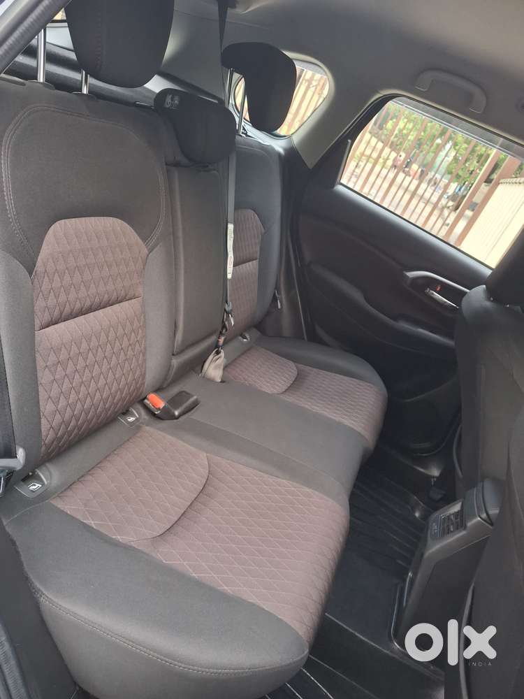 Maruti Suzuki Grand Vitara 1.5 Delta Smart Hybrid At, 2025, Petrol