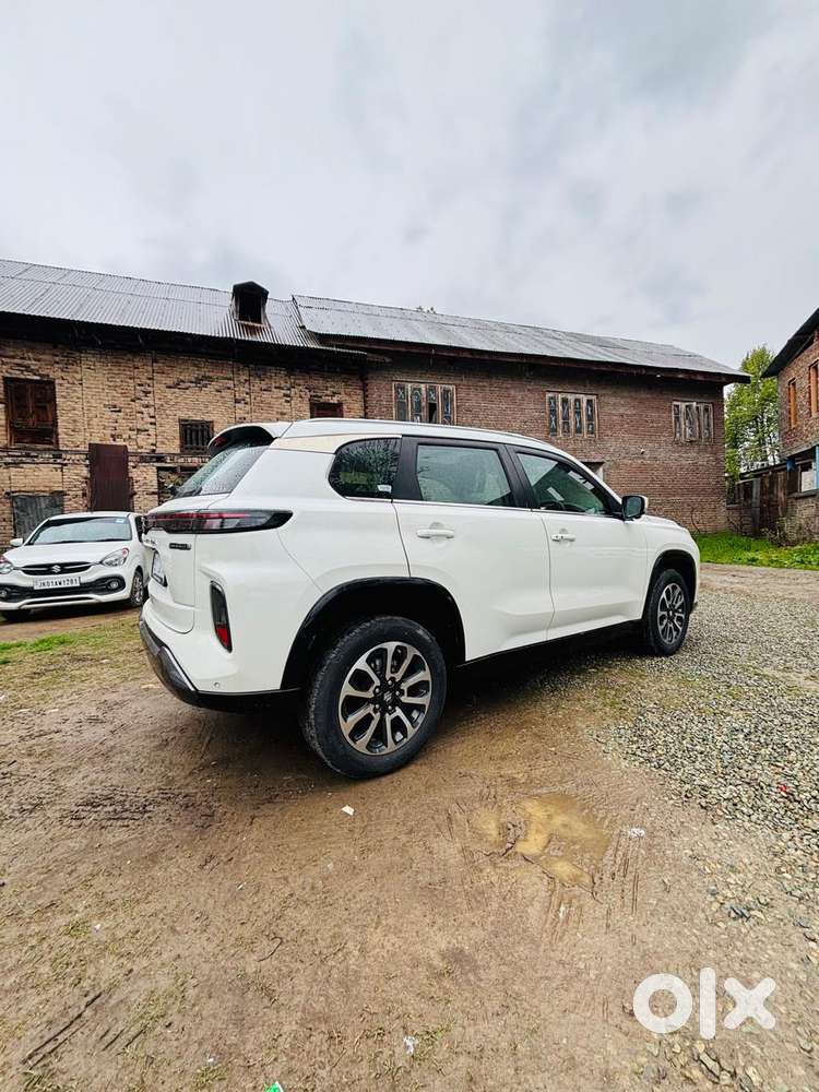 Maruti Suzuki Grand Vitara 1.5 Alpha Plus Intelligent Hybrid Ecvt, 2..