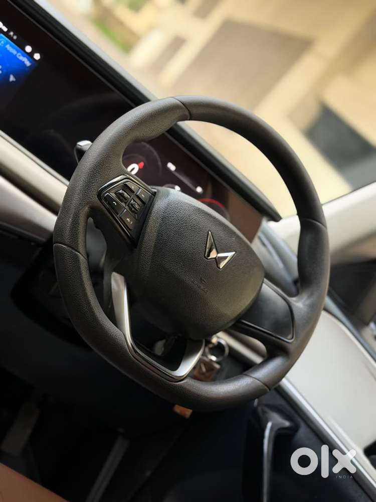 Mahindra Xuv700 2.2 Ax 7 Diesel At Str, 2023, Diesel
