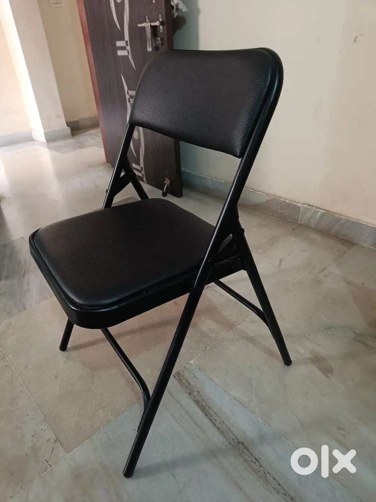 Black Folding Cushioned Chair & Excellent Condition