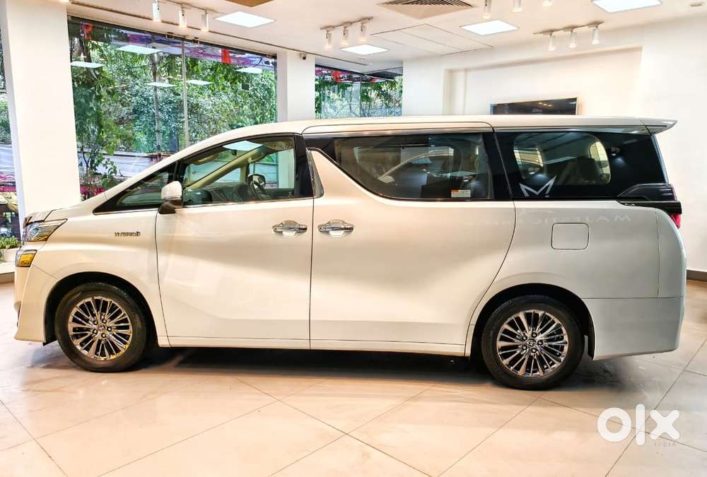 Toyota Vellfire Vip – Executive Lounge, 2022, Petrol