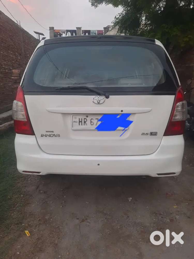 Innova Car 2011 Model