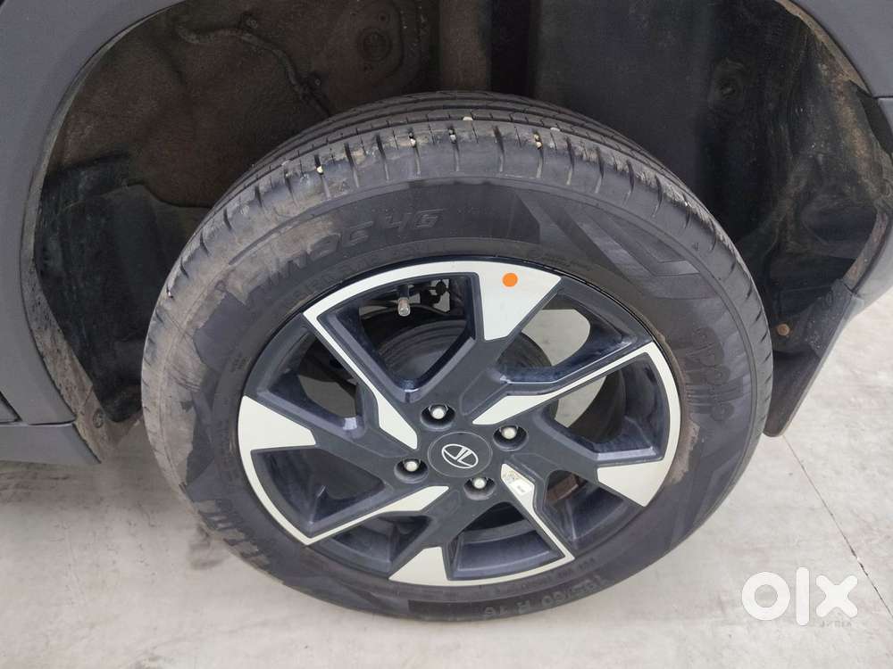 Tata Punch 1.2 Revotron Creative Amt Dual Tone, 2024, Petrol