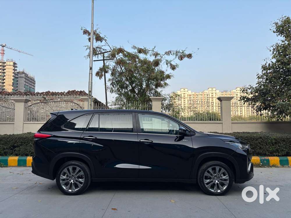 Toyota Innova Hycross 2.0 Zx (o) Hybrid 7 Str, 2025, Petrol