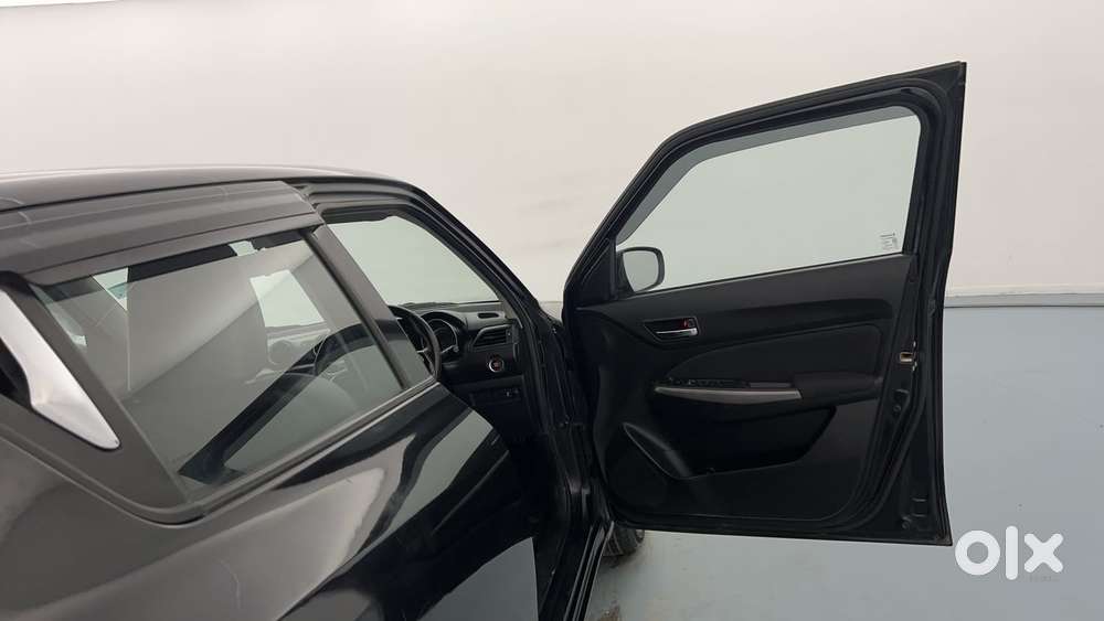 Maruti Suzuki Swift 1.3 Zxi, 2023, Petrol