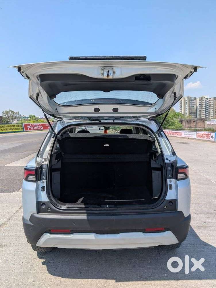 Maruti Suzuki Brezza 1.5 Zxi Smart Hybrid, 2023, Petrol