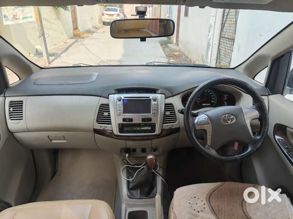 Toyota Innova 2.5v 7 Seater Gold Colour Complete Showroom Track