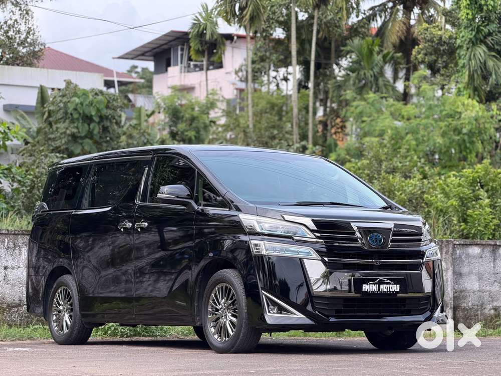 Toyota Vellfire 2.5 Executive Lounge, 2023, Cng & Hybrids
