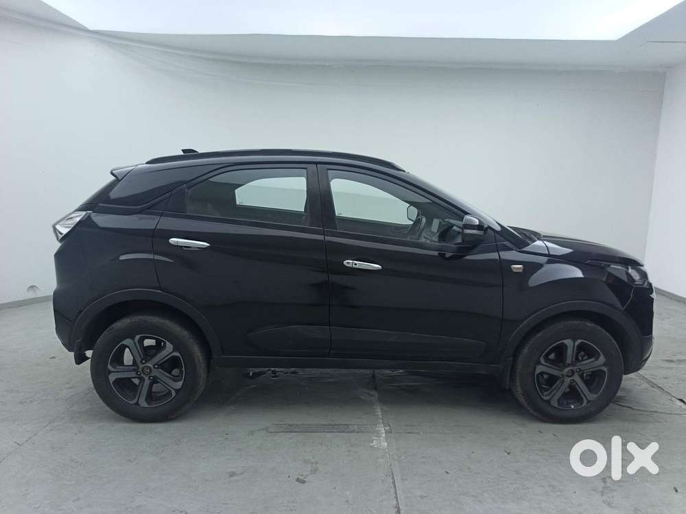 Tata Nexon 1.5 Revotorq Xza Plus Luxs Red Dark Edition Amt, 2023, Di..
