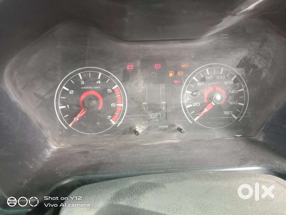 Mahindra Kuv 100 2017