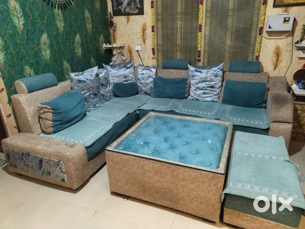 (L) SHAPE sofa 8 seater with a center table