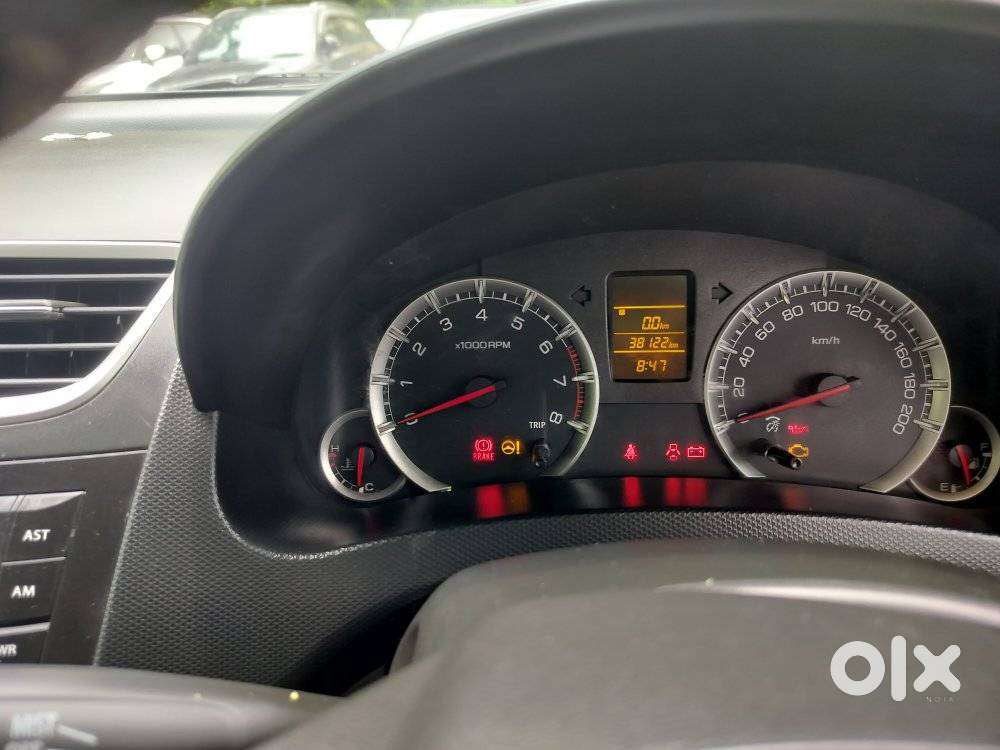 Maruti Suzuki Swift Vxi + Manual, 2017, Petrol