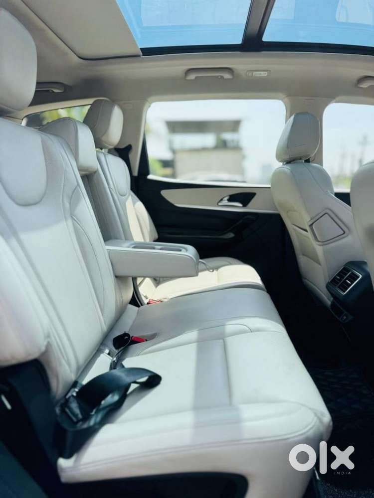 Mahindra Xuv700 Ax7 Luxury Pack Awd, 2025, Diesel