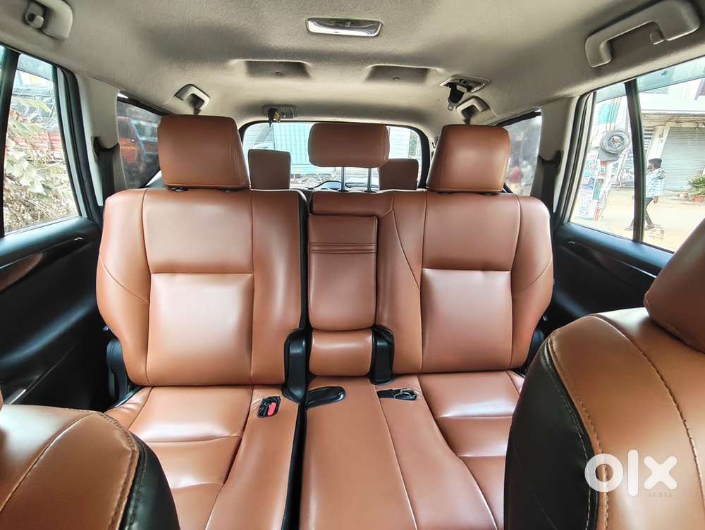 Toyota Innova Crysta 2016 2.4 V 8 Seat