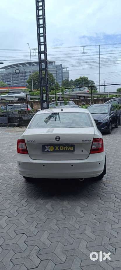 Skoda Rapid 2013-2016 1.6 Mpi Ambition With Alloy Wheel, 2015, Petro..