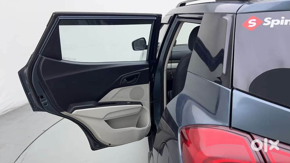 Mahindra Xuv300 1.2 W6 Amt Petrol, 2022, Petrol