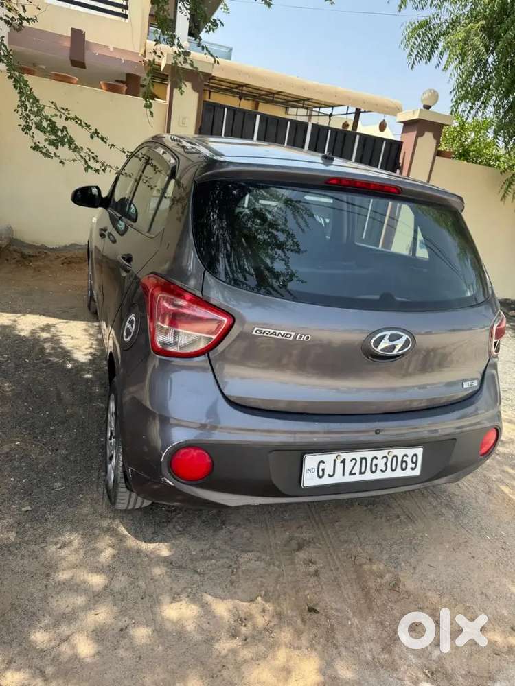 Hyundai Grand I10 2017 Petrol 135000 Km Driven