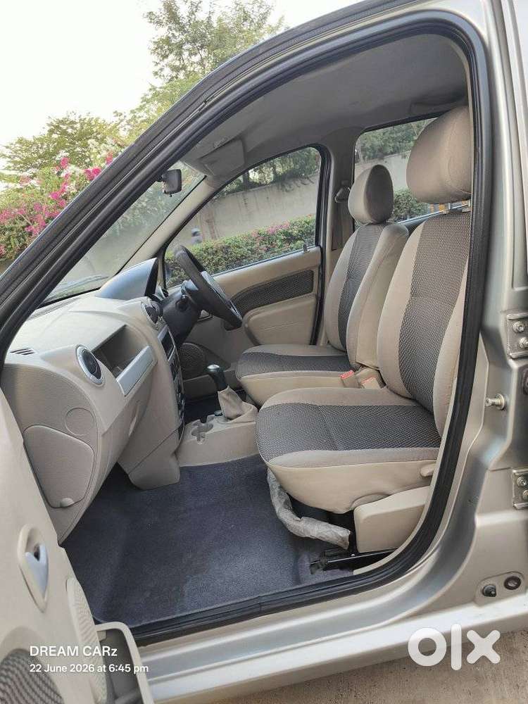 Mahindra Renault Logan Edge 1.4 Glx, 2009, Petrol