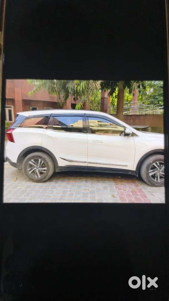 Mahindra Xuv700 2023 Petrol 25851 Km Driven