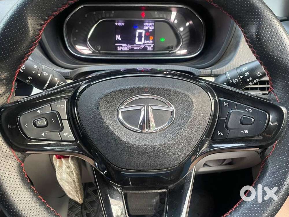 Automatic Diesel Engine, Sunroof, Cruise Control, Steering Control