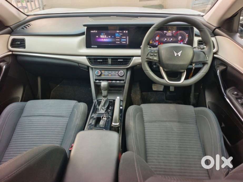 Mahindra Xuv700 2.0 Ax 5 Petrol At Str, 2023, Petrol