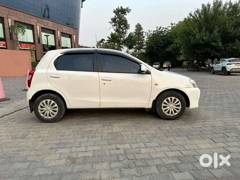 Toyota Etios Liva 2013 Petrol Well Maintained