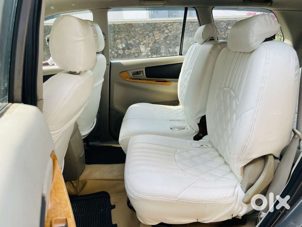 Toyota Innova 2.5 G (diesel) 8 Seater, 2011, Diesel