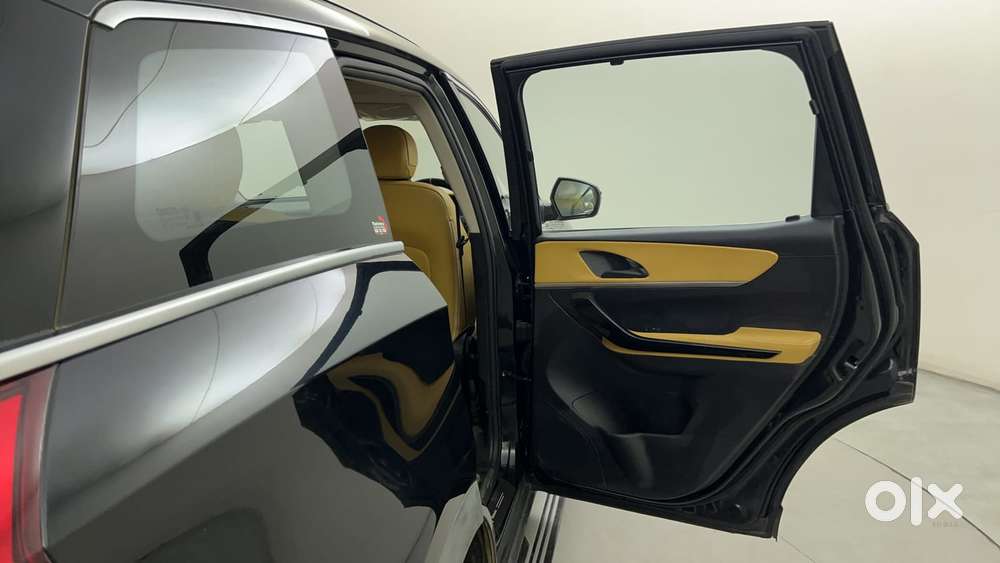 Mahindra Xuv700 2.2 Ax 5 Diesel At 7 Str, 2024, Diesel