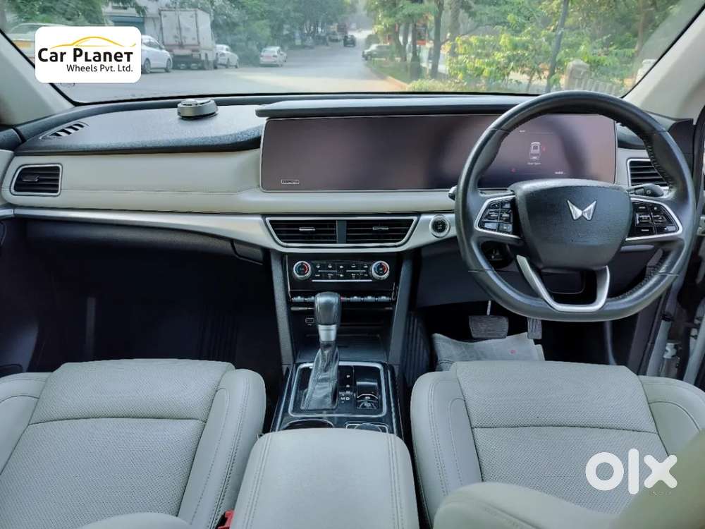 Mahindra Xuv700 2.2 Ax 7 Diesel At Luxury Pack Str Awd, 2022, Diesel