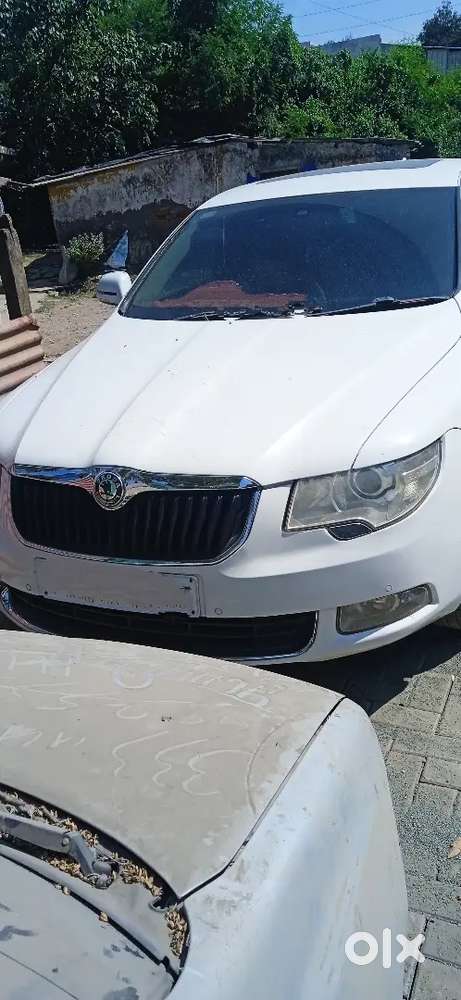 Skoda Superb 2.8 2013.  Parking Problam      Arjent Sale