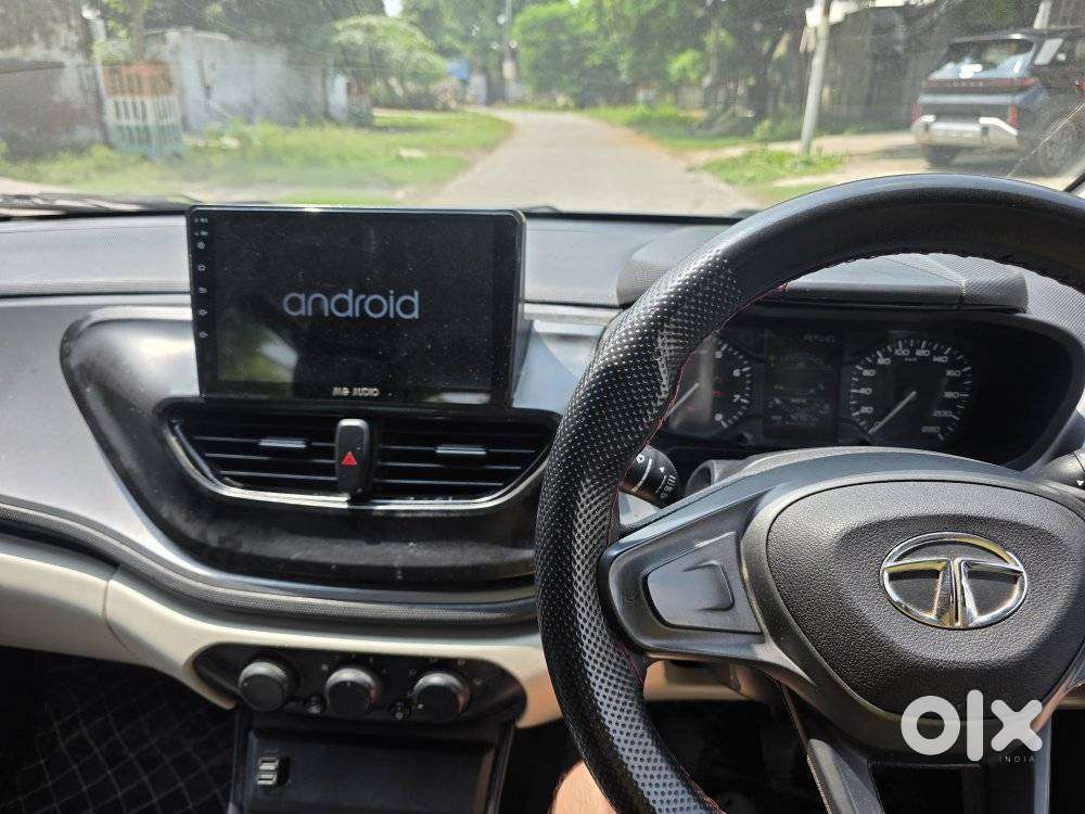 Tata Altroz 1.2 Xe, 2022, Petrol