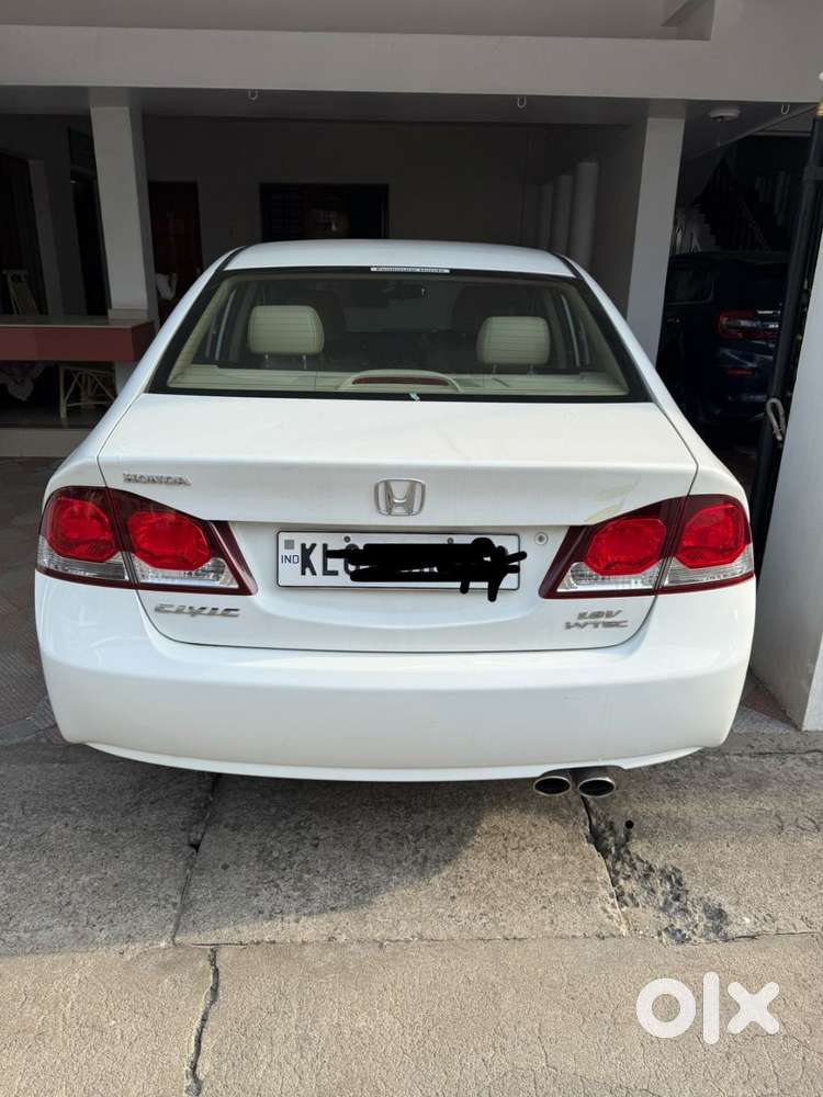 White Honda Civic. 1.8l Mt. 2010.