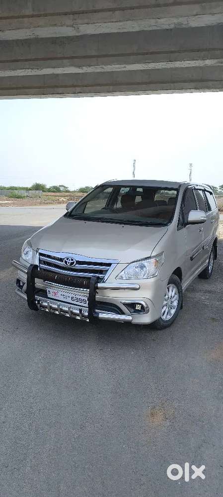 Toyota Innova 2.5 V 2013 Ending 14 Registration