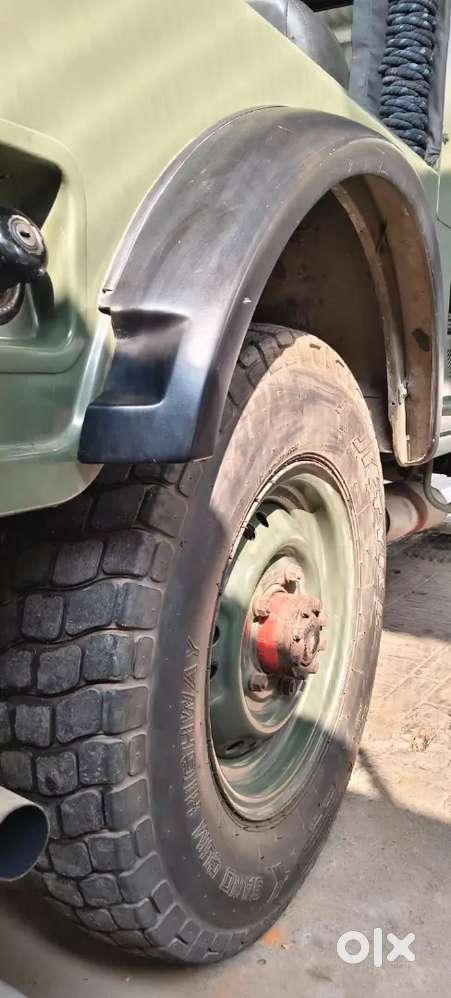 Mahindra Jeep With 5 Extra Tyre, Rear Two Extra Seat And Rear Roof
