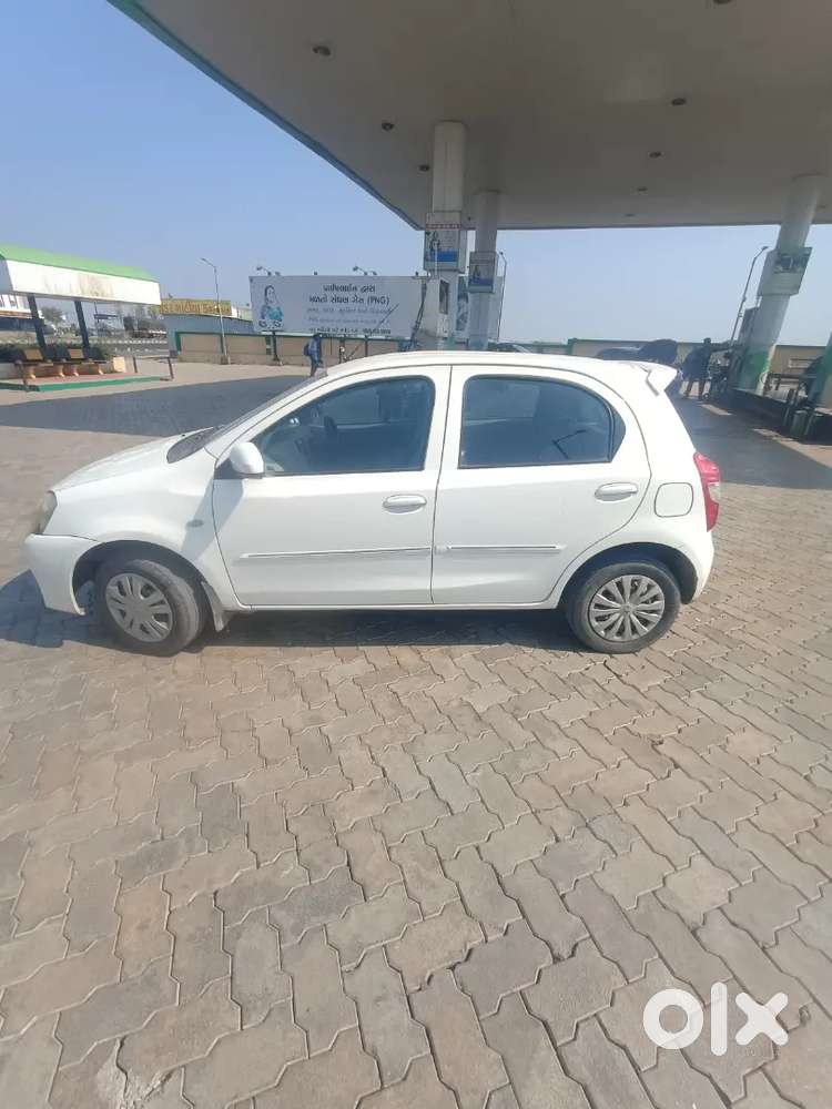 Toyota Etios Liva 2015 Cng & Hybrids 95000 Km Driven 2key Central Lock