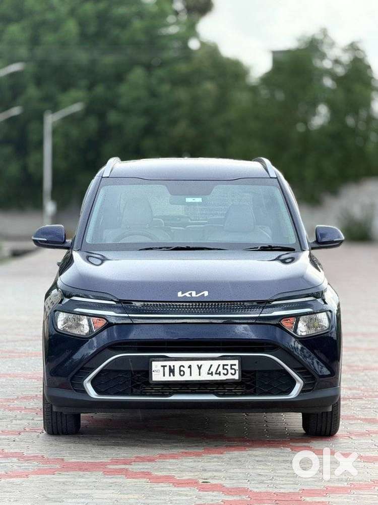 Kia Carens, 2023, Petrol